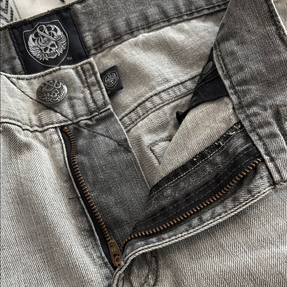 Men's Gray Rock & Republic Jeans - Picture 12 of 14